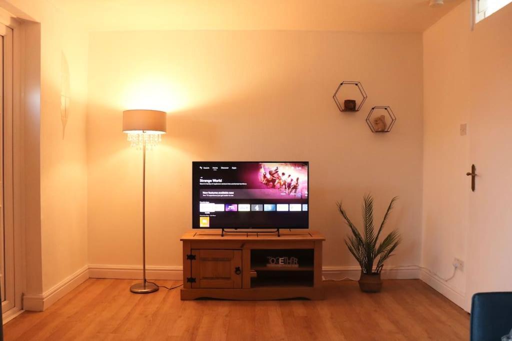 Lovely Staycation With Family Free Parking & Wifi Leeds  Exterior foto