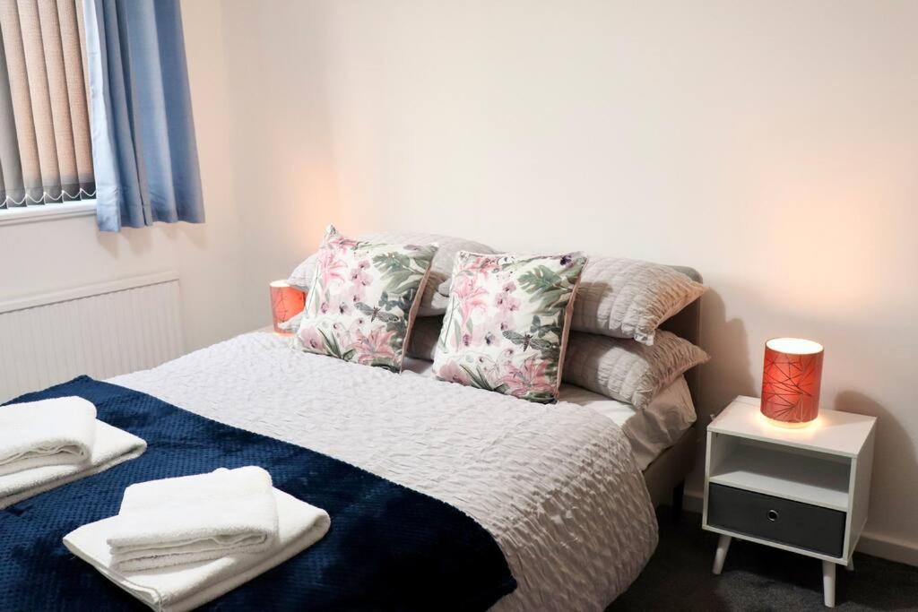 Lovely Staycation With Family Free Parking & Wifi Leeds  Exterior foto