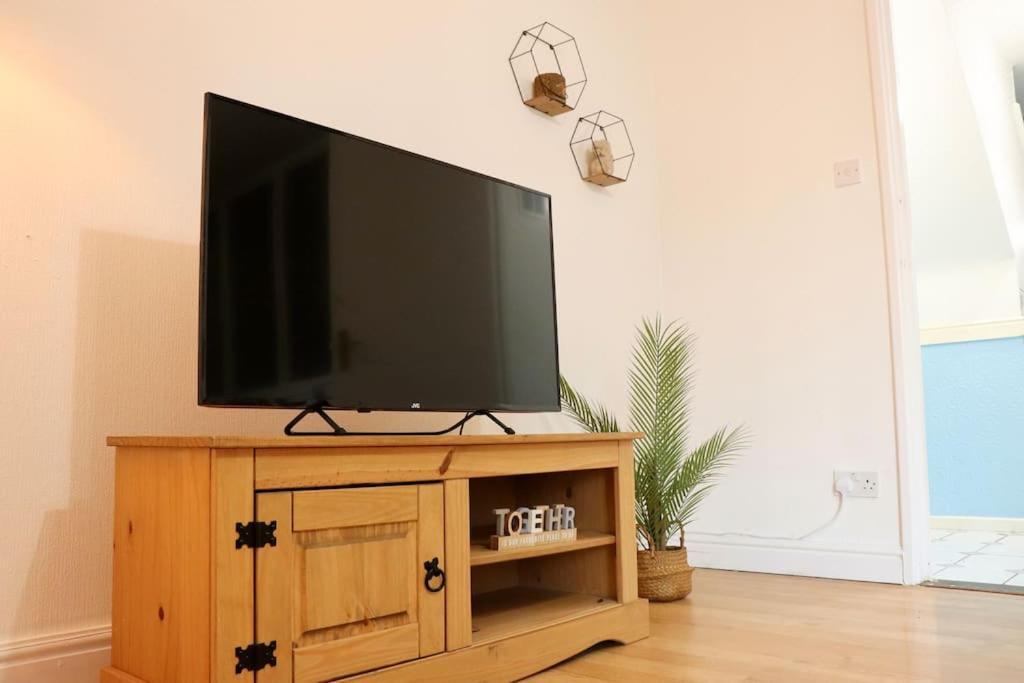 Lovely Staycation With Family Free Parking & Wifi Leeds  Exterior foto
