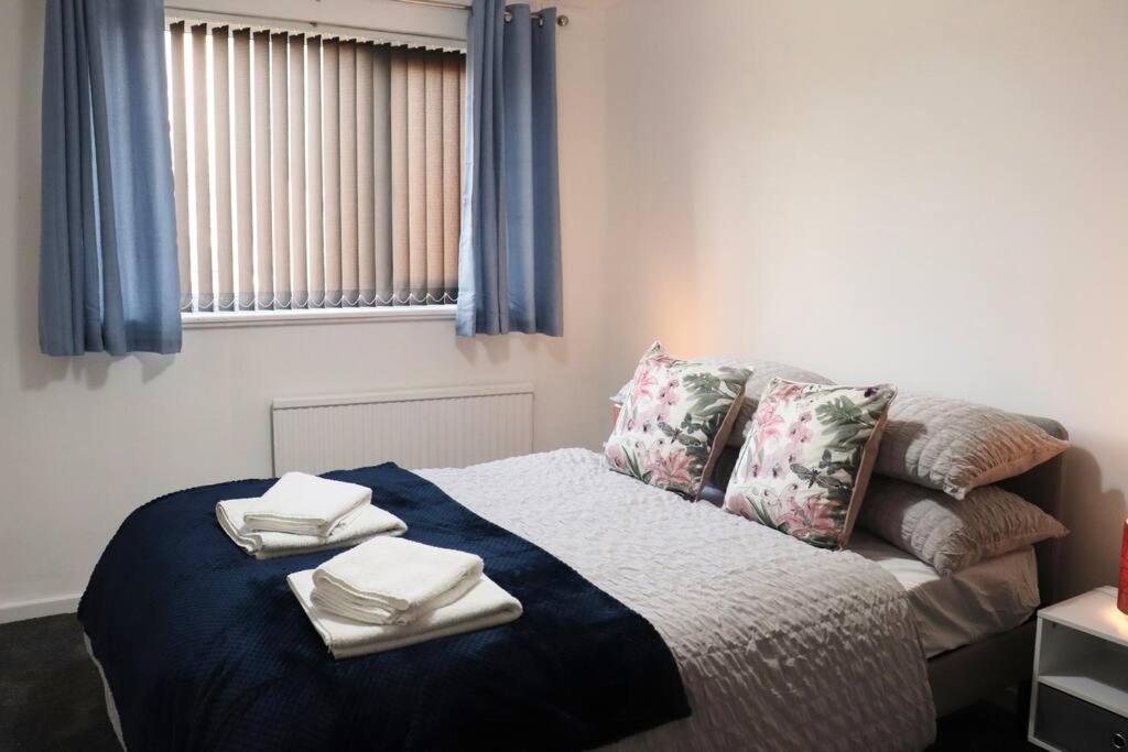 Lovely Staycation With Family Free Parking & Wifi Leeds  Exterior foto