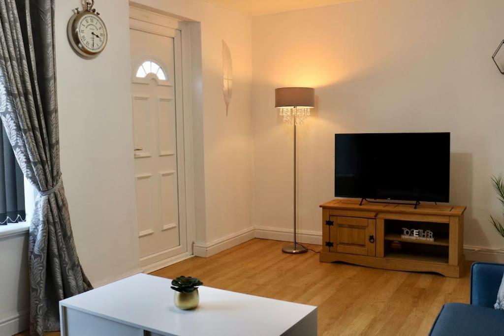 Lovely Staycation With Family Free Parking & Wifi Leeds  Exterior foto