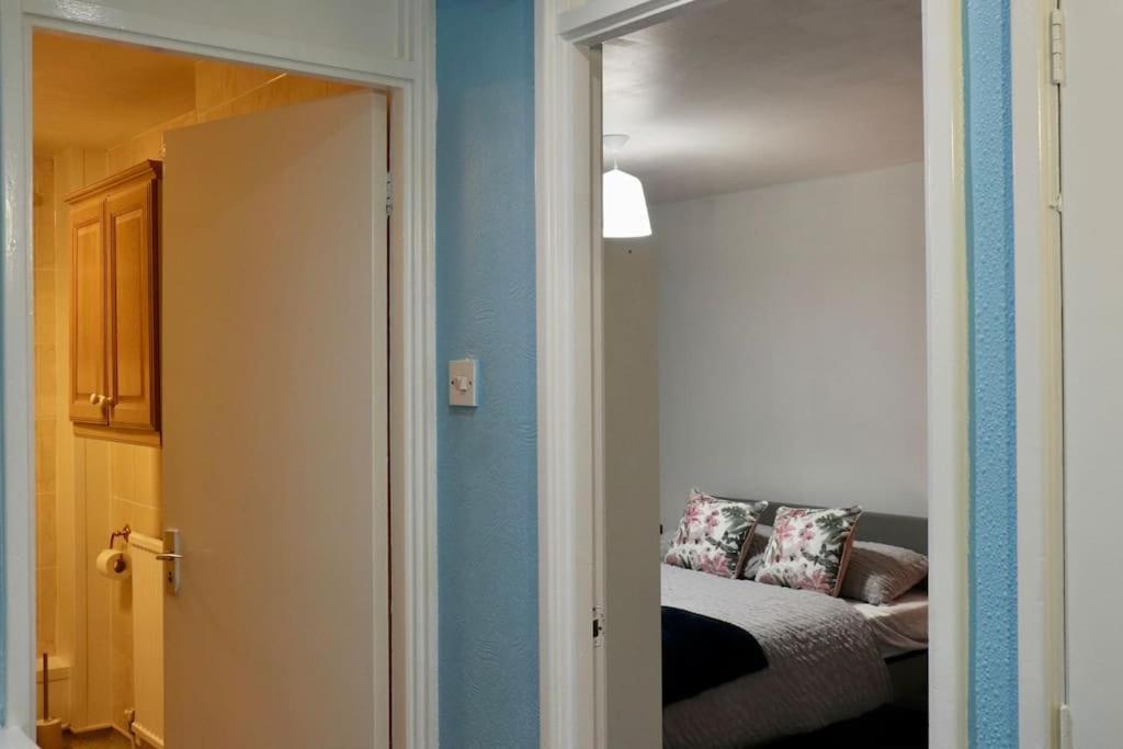 Lovely Staycation With Family Free Parking & Wifi Leeds  Exterior foto